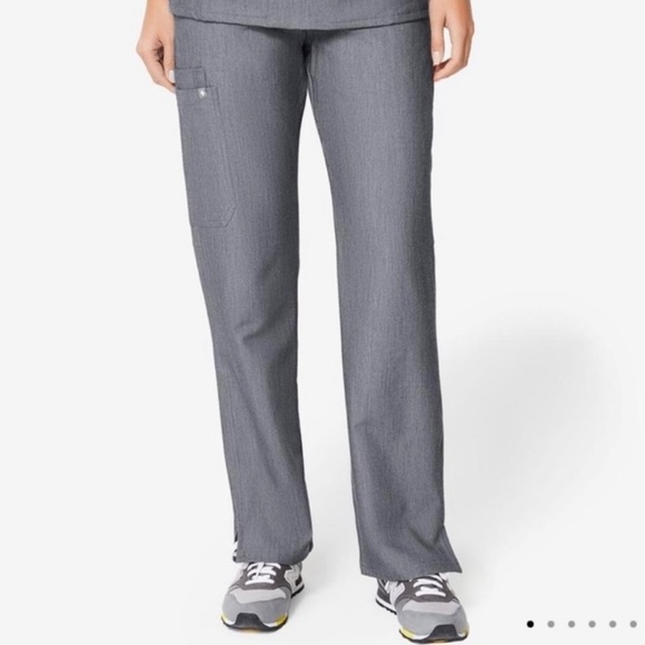 FIGS Kade Cargo Scrub Pants in Graphite - Picture 1 of 14